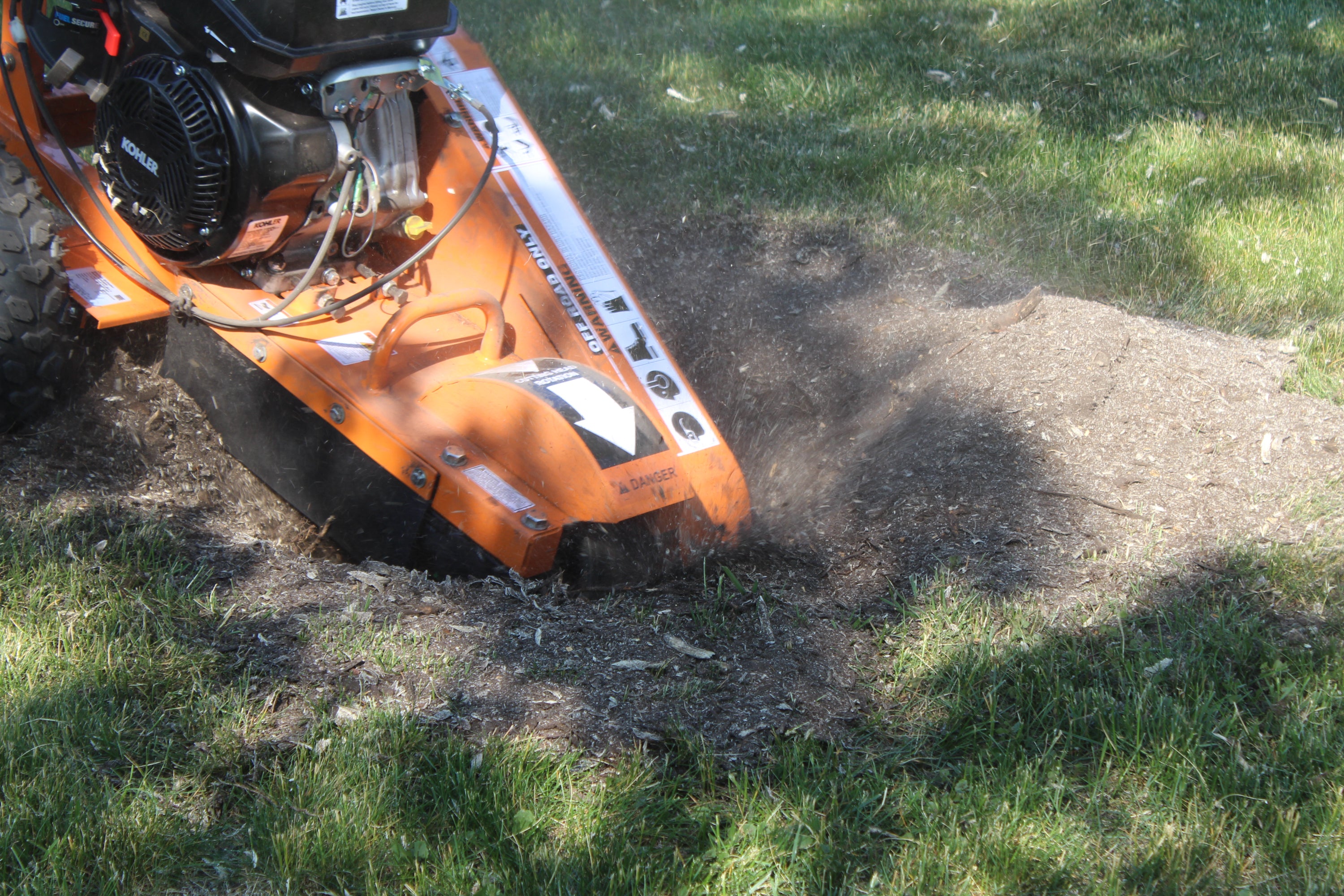 Brave Walk Behind Stump Grinder Kohler 14 HP (BRSG105K) – Wood