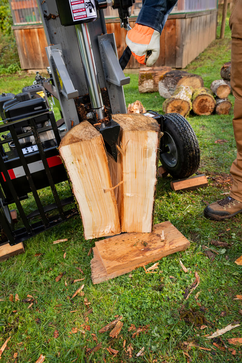 Gas log splitter being used in vertical splitting position